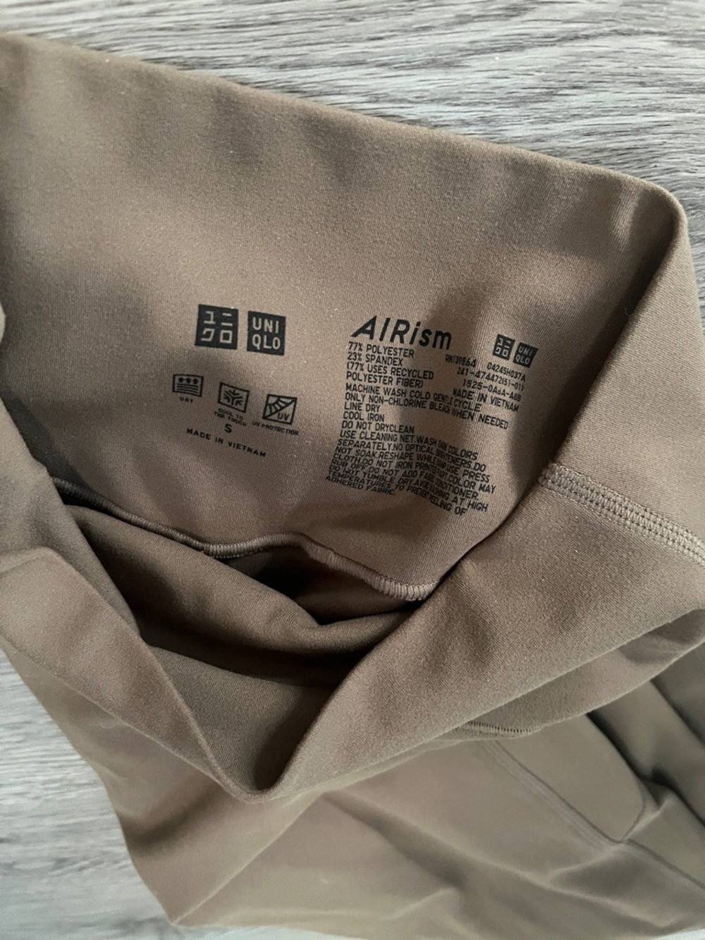 Uniqlo Brown Cropped Tee & High-Waist Leggings Set - Picture 3 of 5